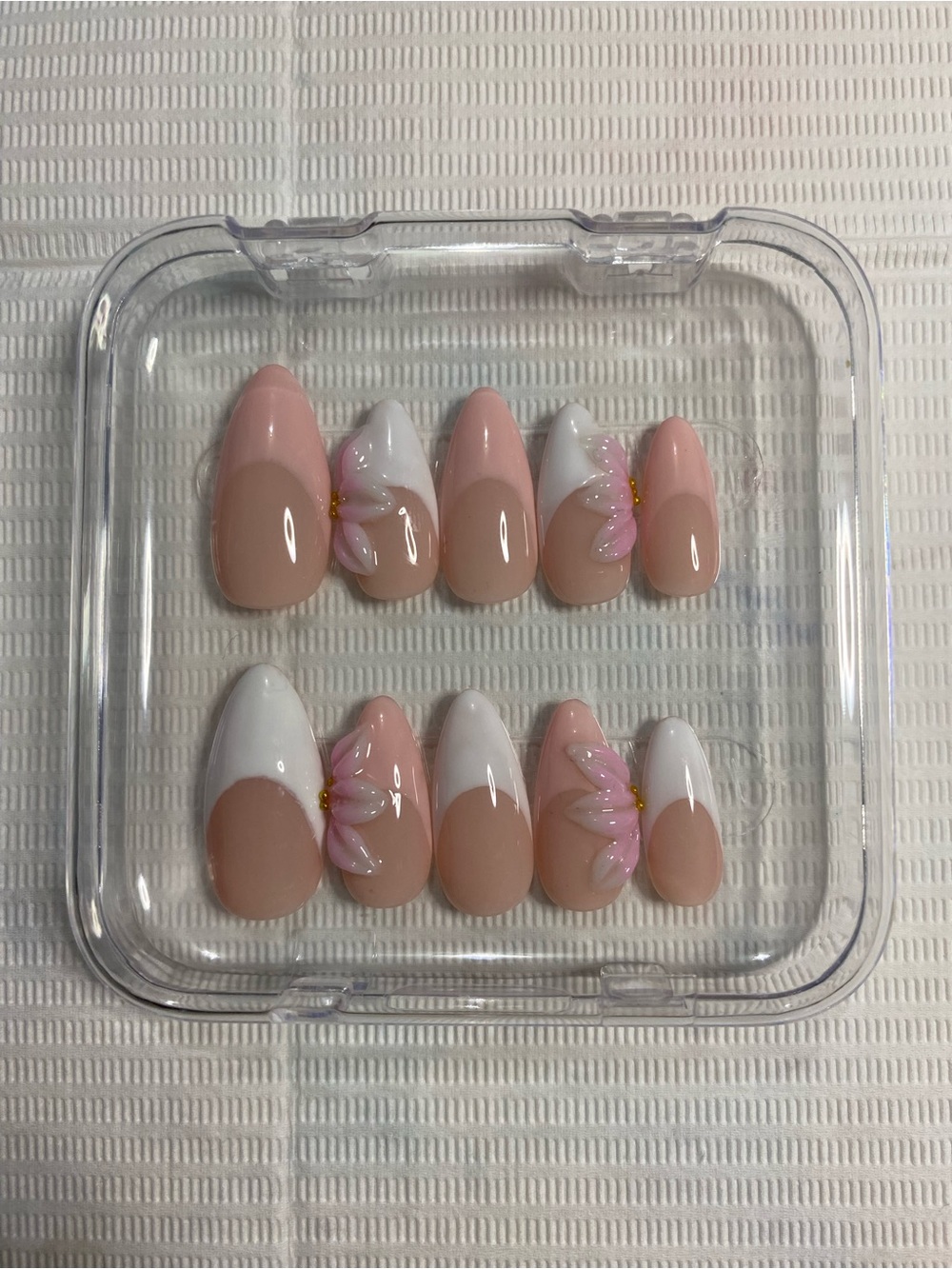 Press-On Nail Set - Blush Pink & White Floral Design